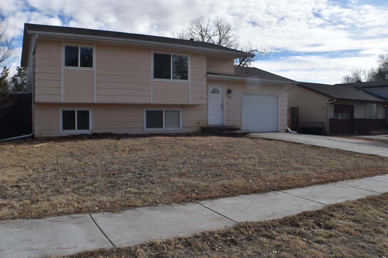 1095 Peterson Rd - Photo 2 of 30