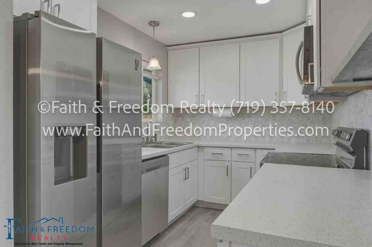 260 Everett Dr - Photo 6 of 23