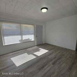 632 Capital Ave - Photo 3 of 19