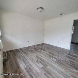 632 Capital Ave - Photo 7 of 19