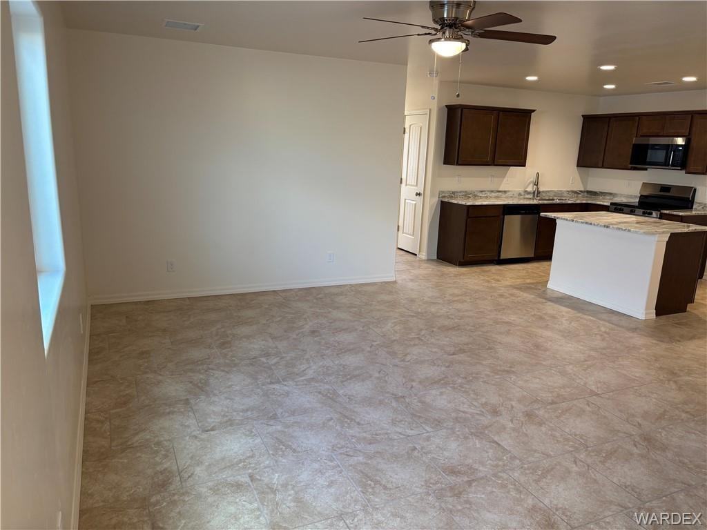 981 Calumet Ave - Photo 3 of 15