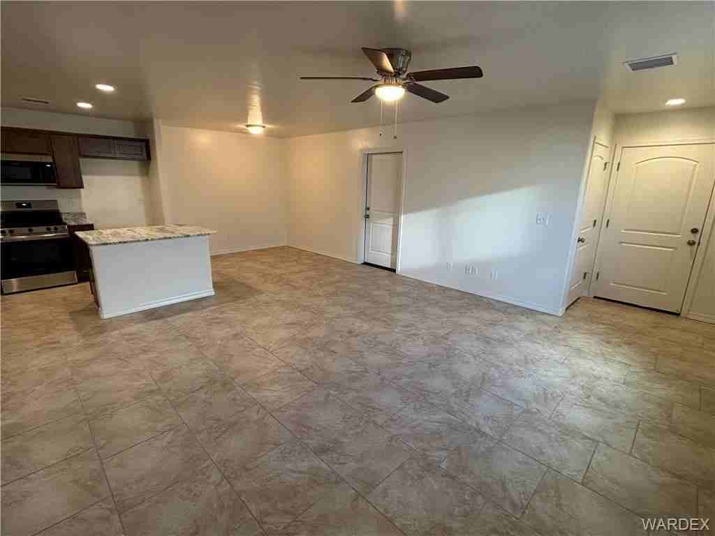 981 Calumet Ave - Photo 5 of 15