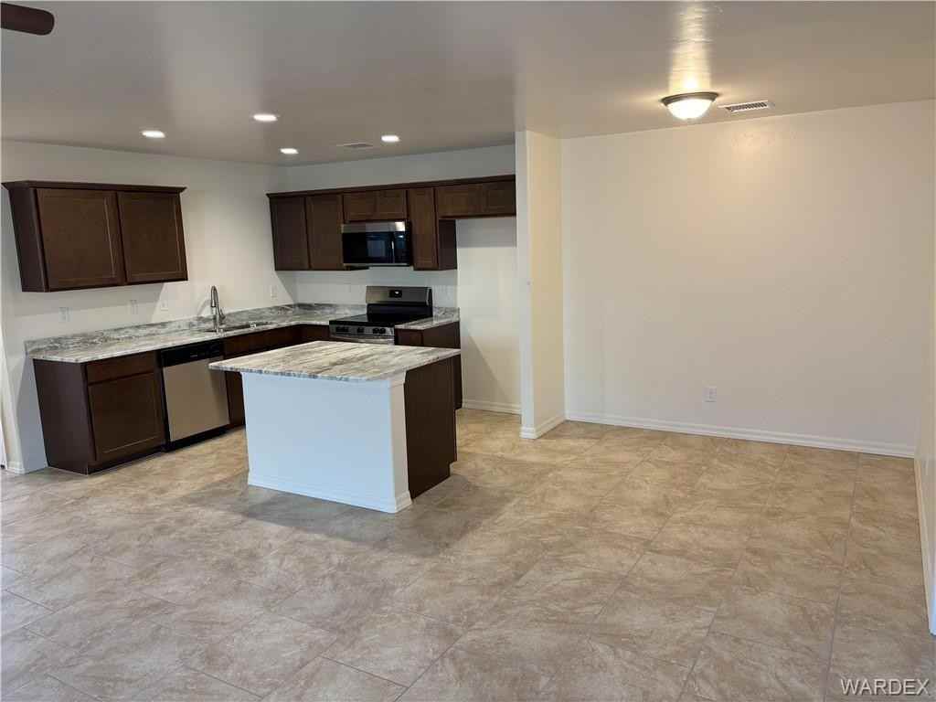 981 Calumet Ave - Photo 6 of 15