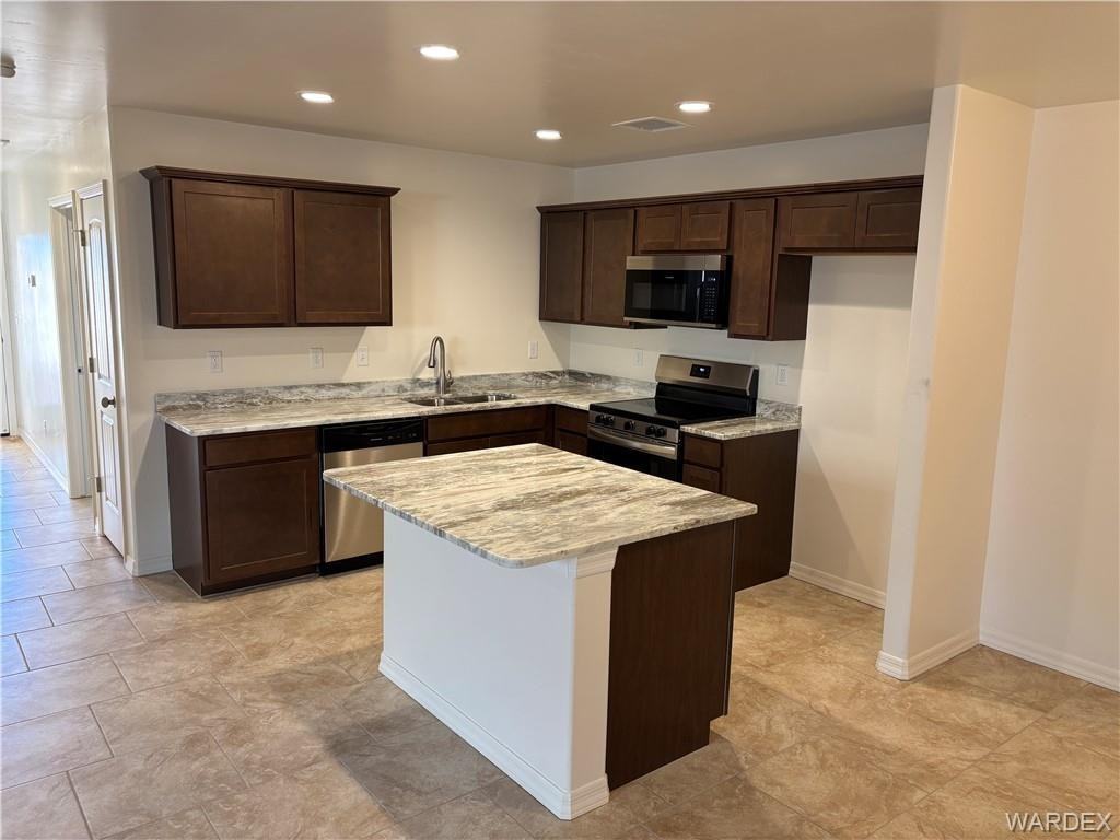 981 Calumet Ave - Photo 7 of 15