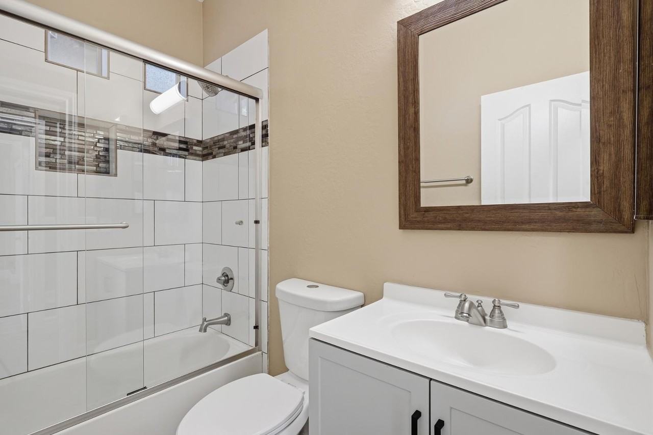 16809 W Magnolia St - Photo 7 of 23