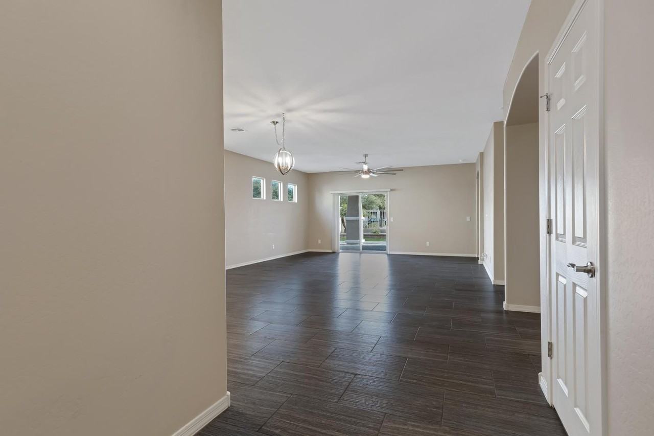 26239 N 166th Ave - Photo 4 of 50