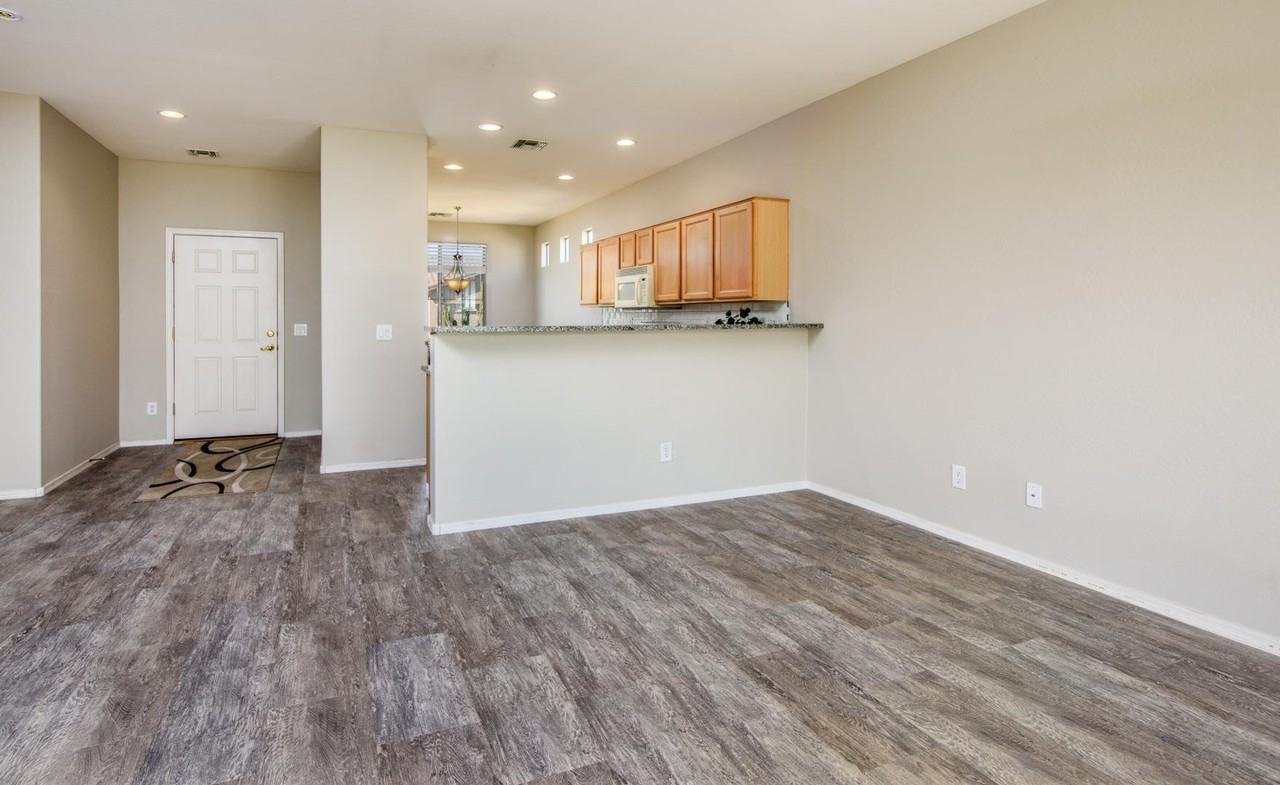 42607 W Constellation Dr - Photo 3 of 35