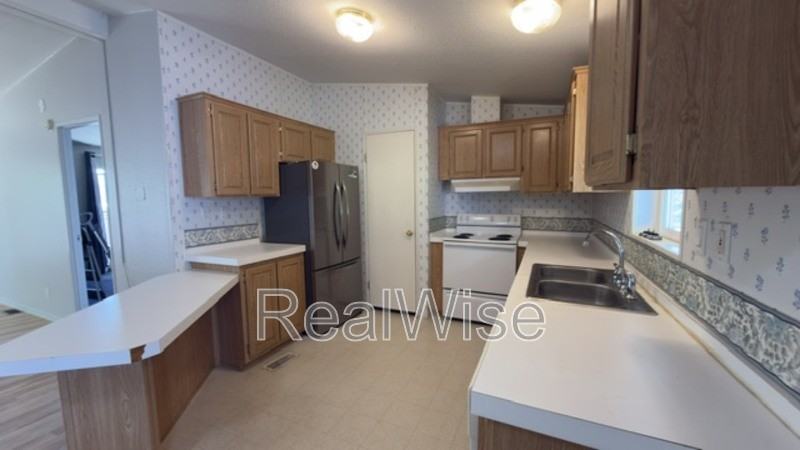 2032 Ne Klamath Ave - Photo 5 of 31