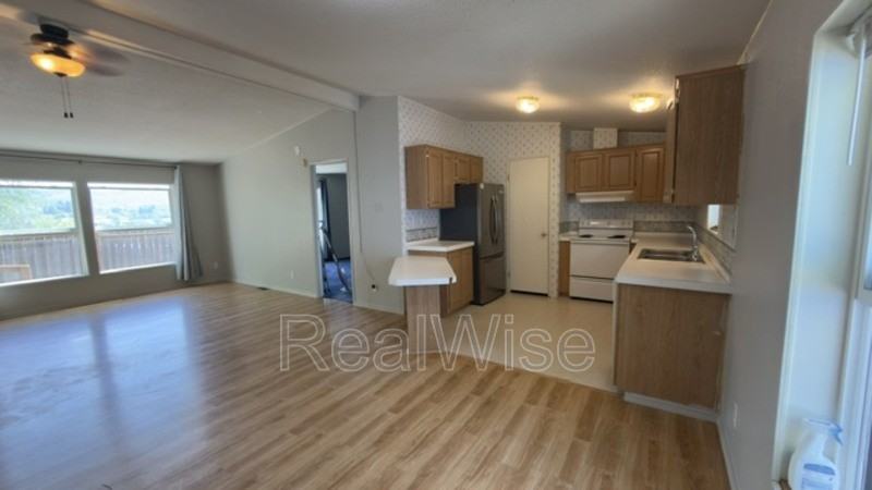 2032 Ne Klamath Ave - Photo 7 of 31