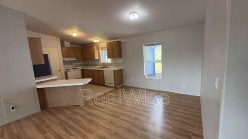 2032 Ne Klamath Ave - Photo 4 of 31