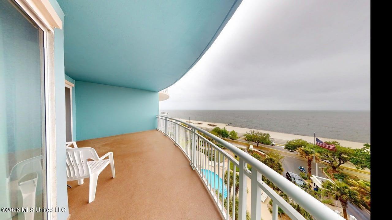 2230 Beach Dr - Photo 4 of 26