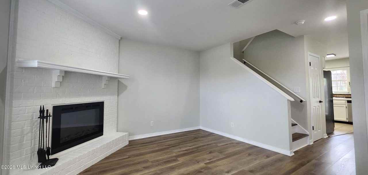495 Popps Ferry Rd - Photo 2 of 14
