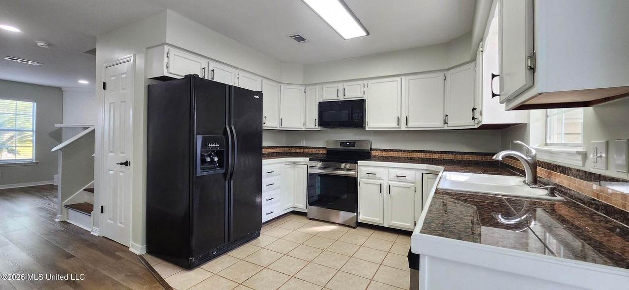 495 Popps Ferry Rd - Photo 3 of 14