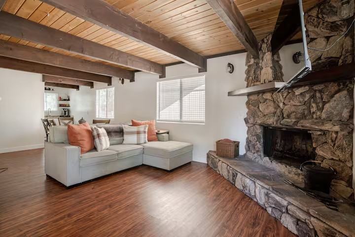 336 Spruce Ln - Photo 4 of 15