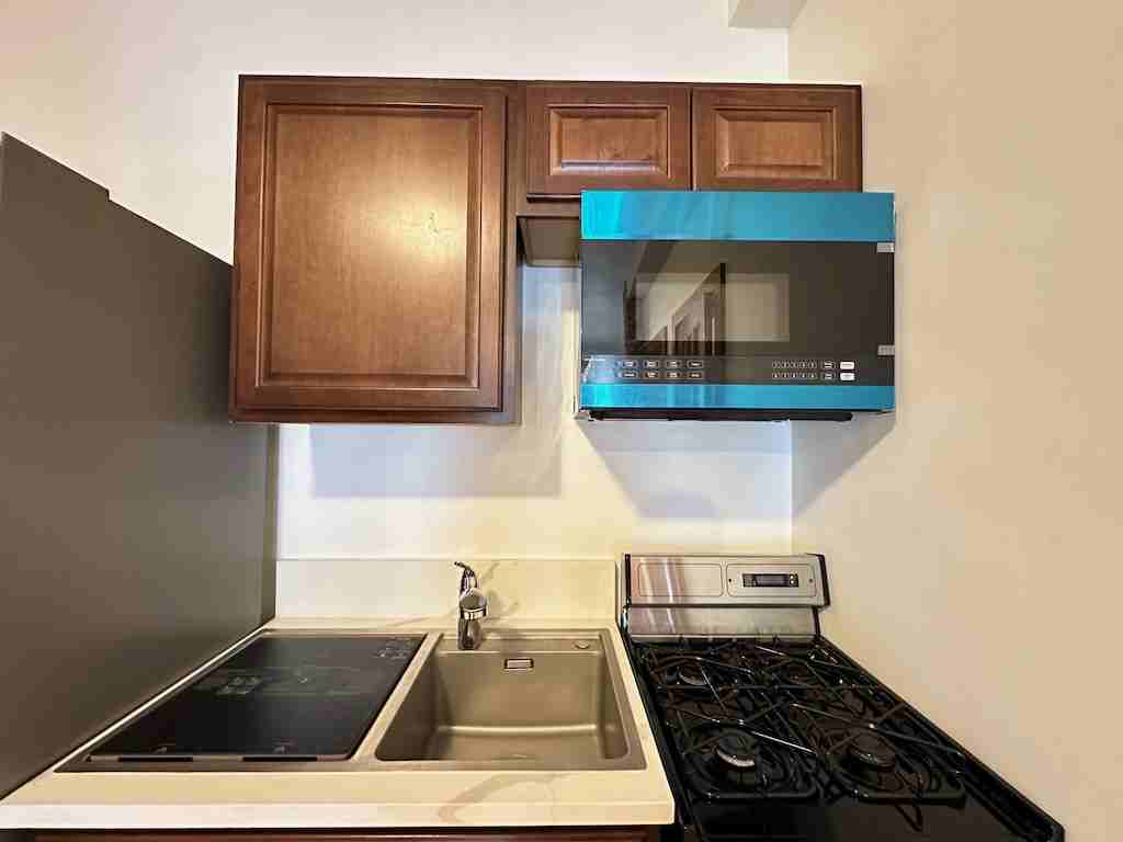 1435 N Bosworth Ave #1R - Photo 3 of 21