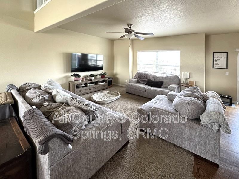 8456 Hardwood Cir - Photo 3 of 38