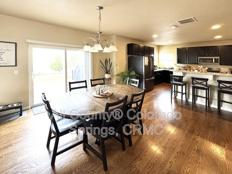 8456 Hardwood Cir - Photo 4 of 38