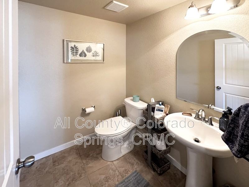 8456 Hardwood Cir - Photo 7 of 38