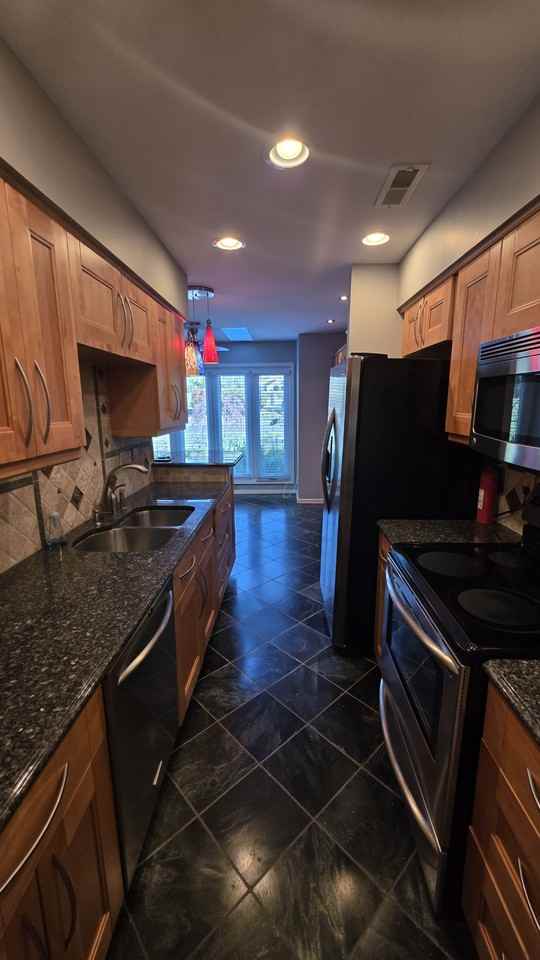 2770 Old Point Dr - Photo 5 of 22