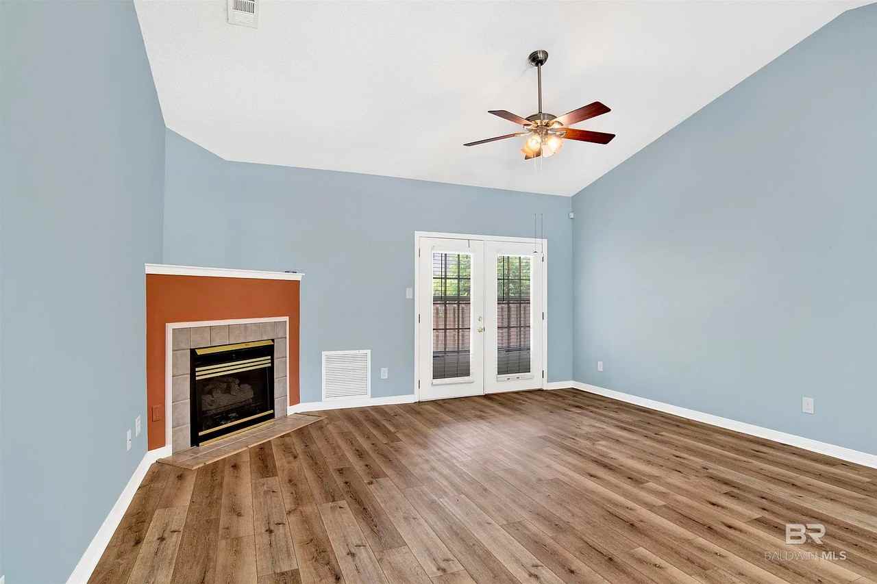 1258 Sutton Ct - Photo 2 of 12