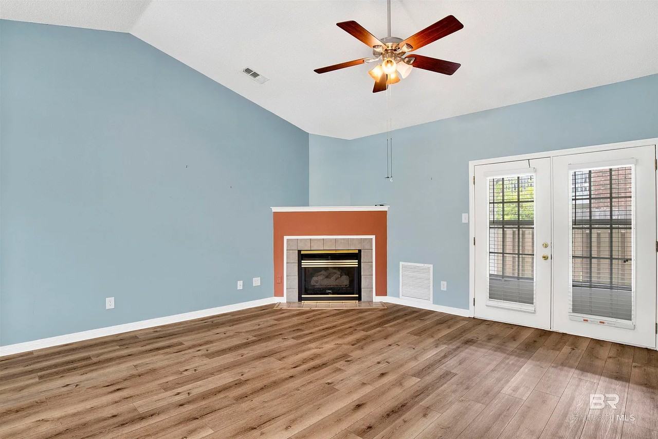 1258 Sutton Ct - Photo 3 of 12