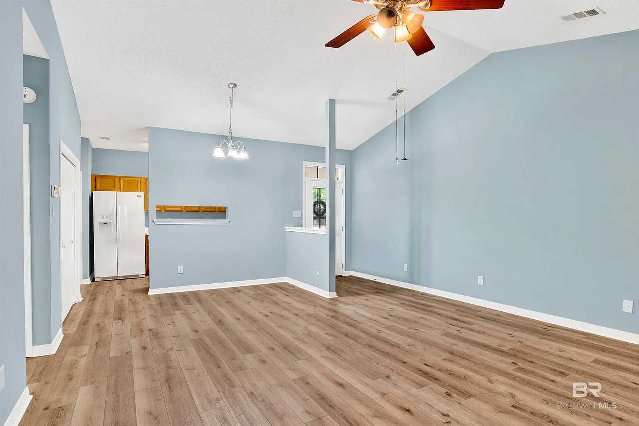 1258 Sutton Ct - Photo 4 of 12