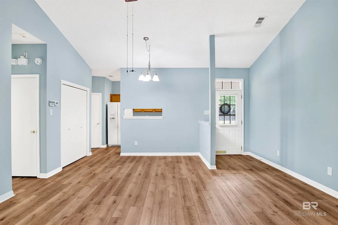 1258 Sutton Ct - Photo 5 of 12