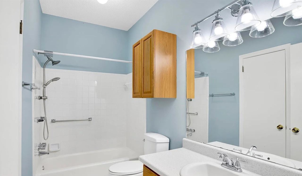1258 Sutton Ct - Photo 2 of 8