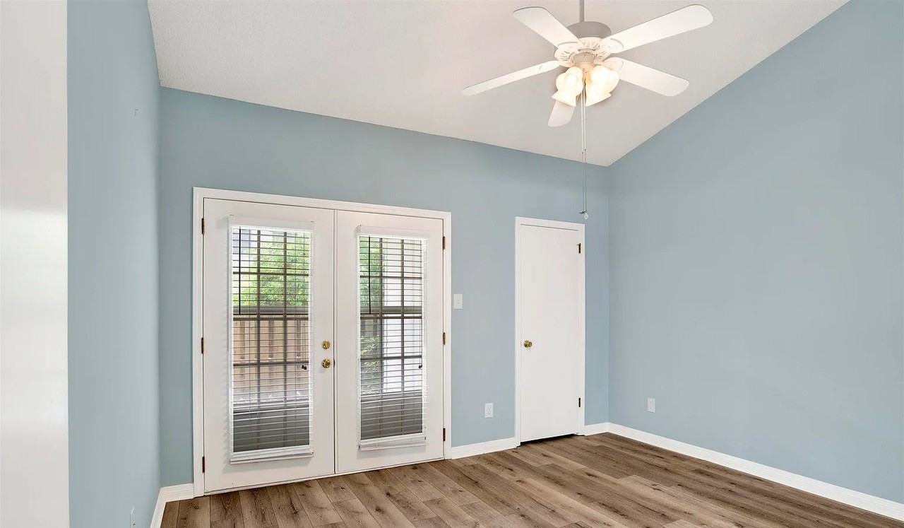 1258 Sutton Ct - Photo 3 of 8