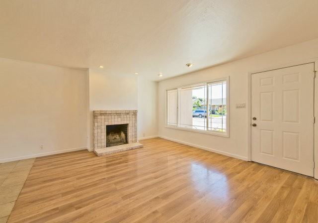 1825 Evergreen St - Photo 4 of 10