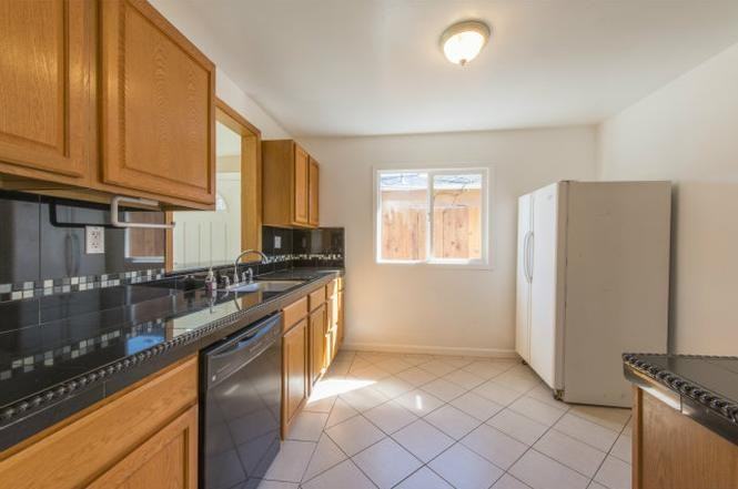 1825 Evergreen St - Photo 5 of 10