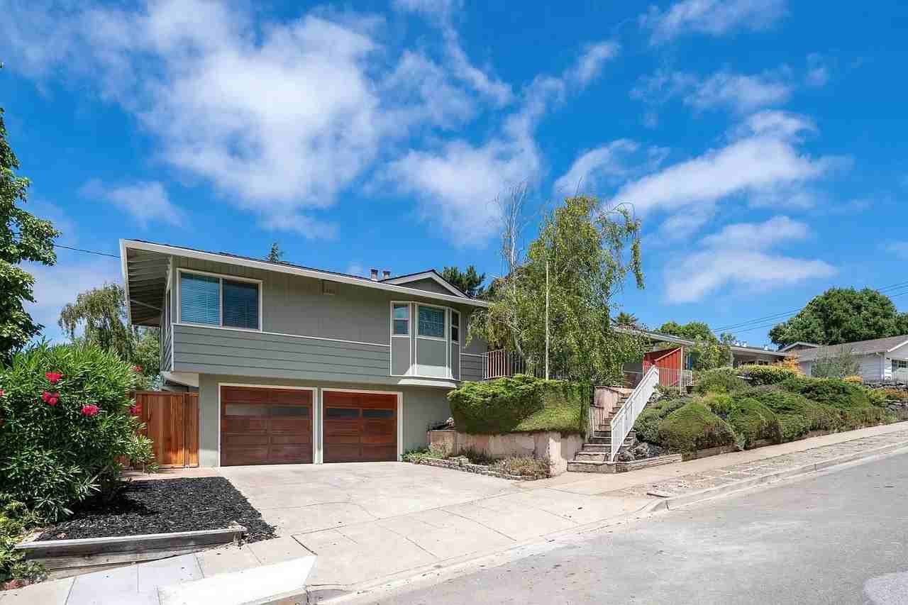 2932 Oakes Dr - Photo 2 of 17