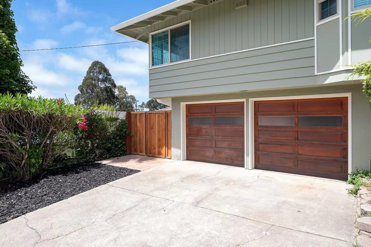 2932 Oakes Dr - Photo 3 of 17