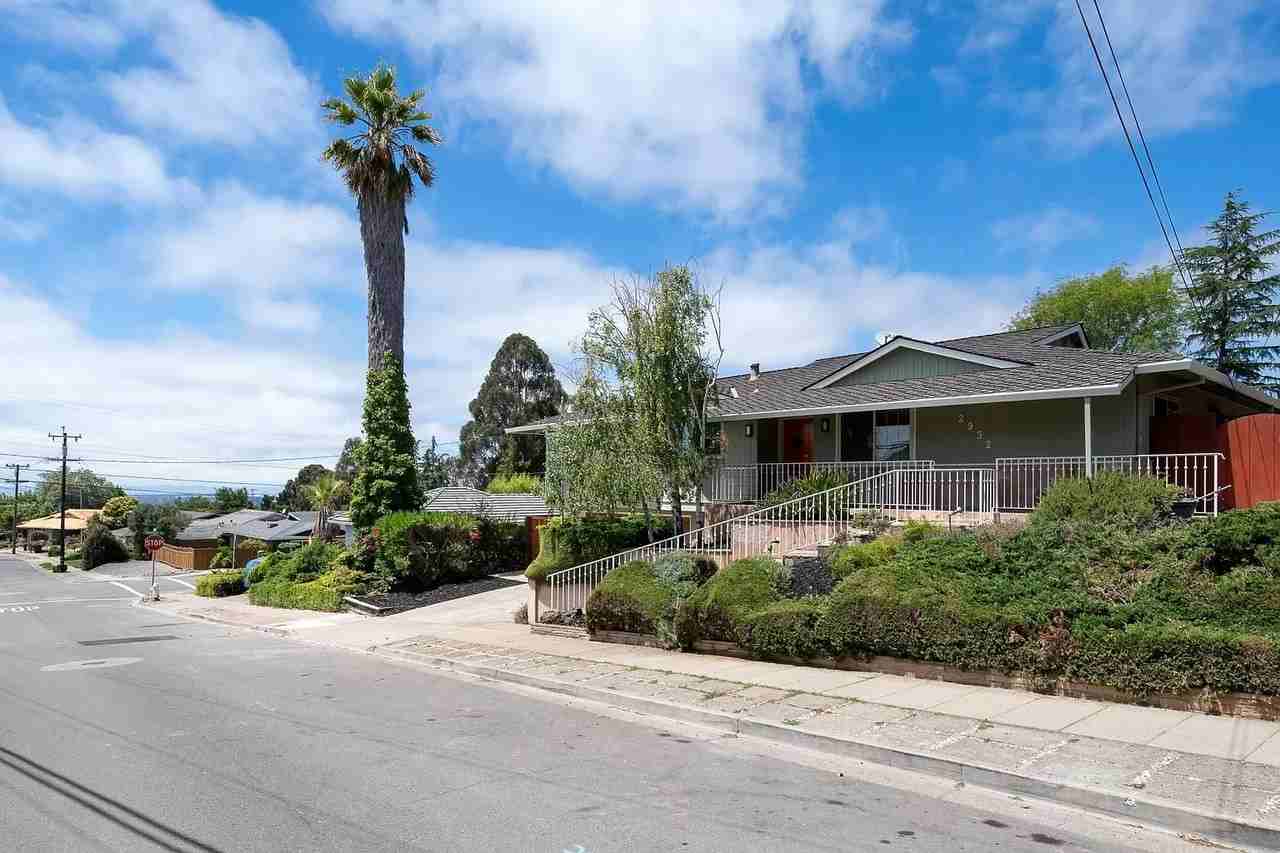 2932 Oakes Dr - Photo 4 of 17