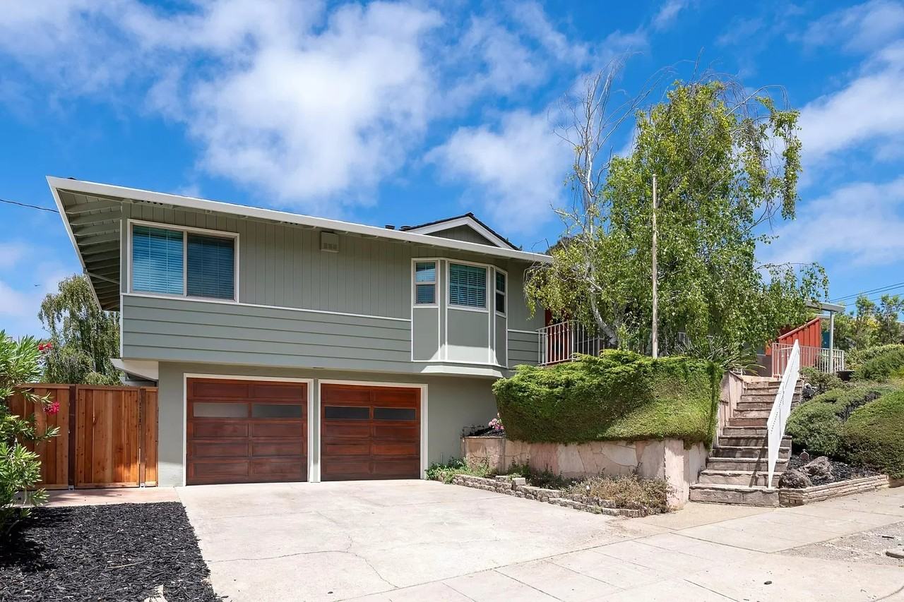 2932 Oakes Dr - Photo 5 of 17