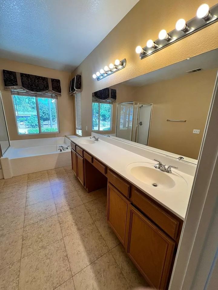 4752 Revere St - Photo 4 of 21