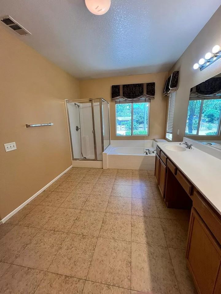 4752 Revere St - Photo 5 of 21