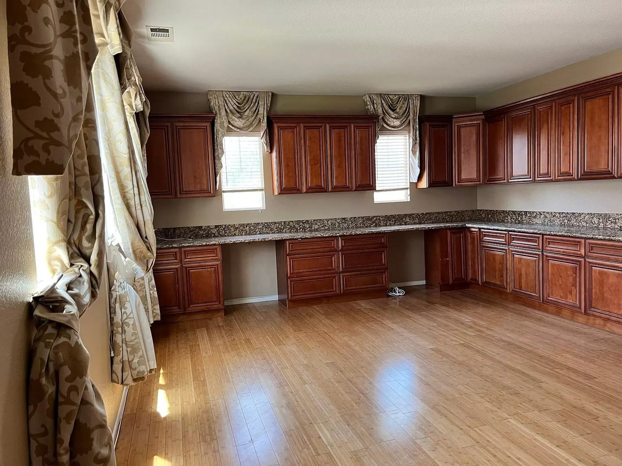 4752 Revere St - Photo 7 of 21