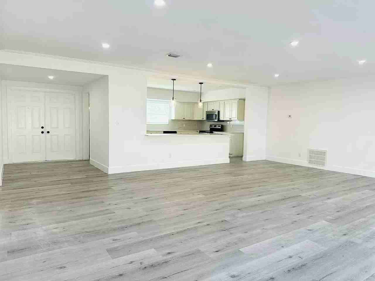 1121 N 40th Ave - Photo 4 of 25