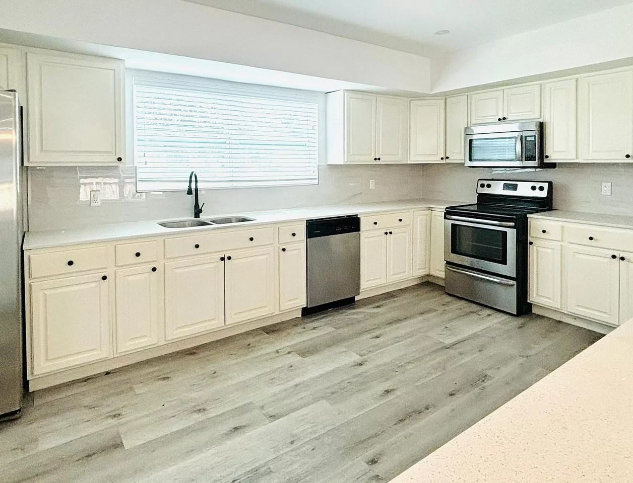 1121 N 40th Ave - Photo 5 of 25