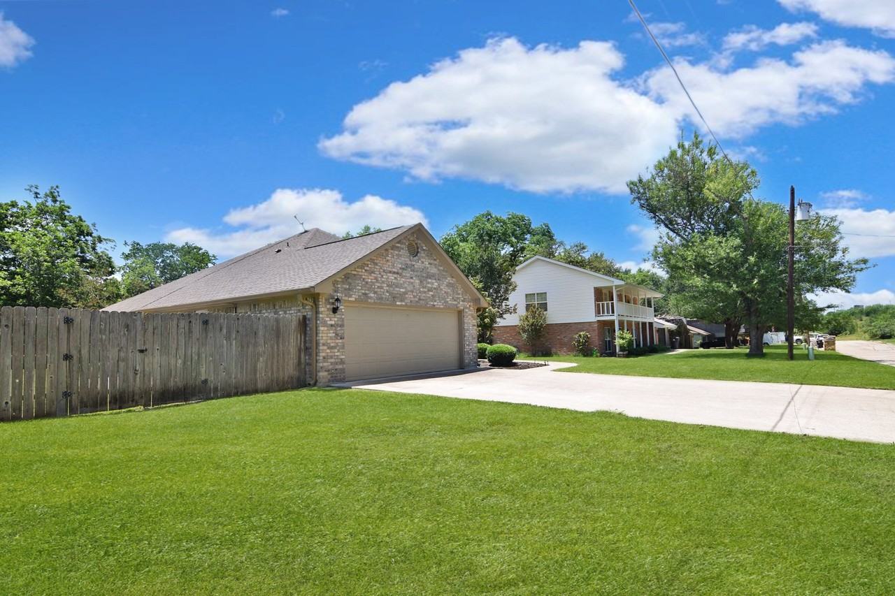 4701 Arrowhead Dr - Photo 3 of 22