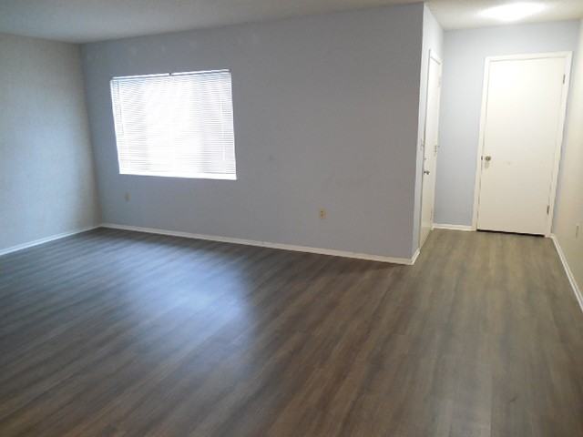 13102 Pembrook Ct - Photo 3 of 21