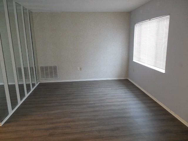 13102 Pembrook Ct - Photo 4 of 21