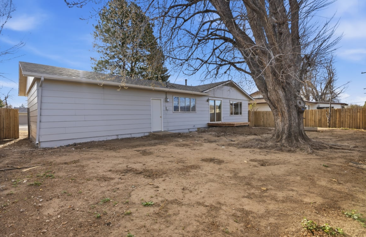 1014 Fosdick Dr - Photo 5 of 18