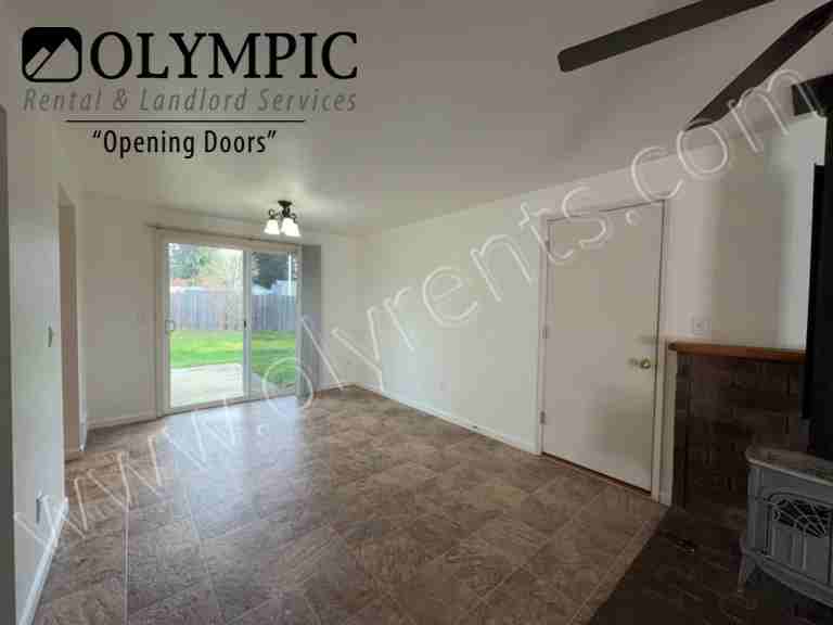 4714 Ridgemont Ct Se - Photo 4 of 20