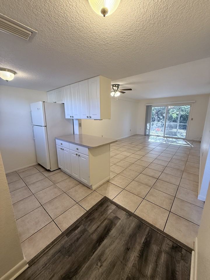 2845 Magdalina Dr - Photo 3 of 15