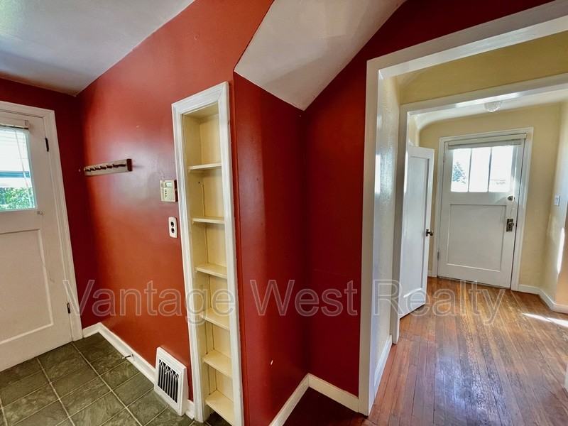 961B Lawson Ave - Photo 5 of 23