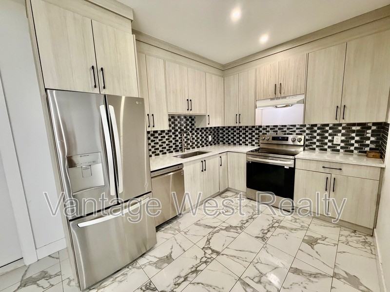 474 Snowsell St N - Photo 2 of 15