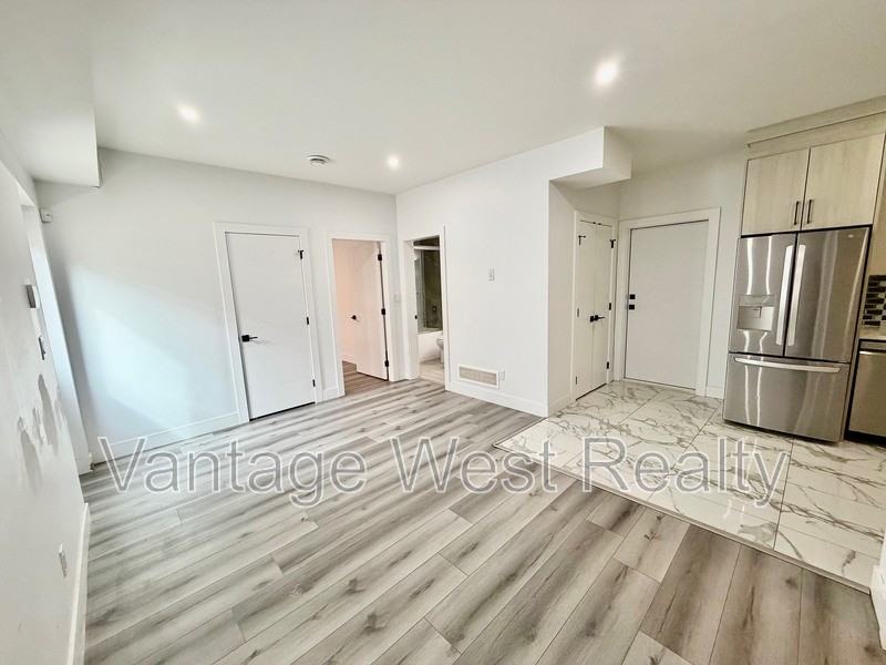 474 Snowsell St N - Photo 5 of 15