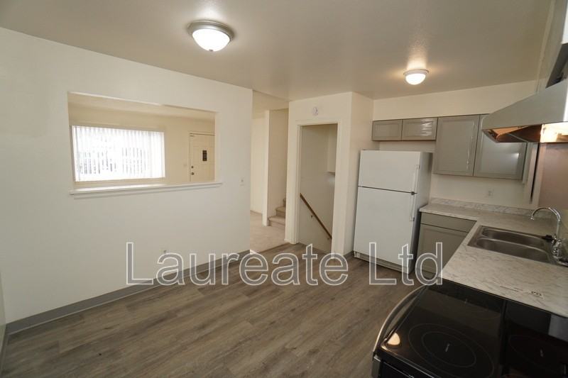 1060 S Newark St - Photo 5 of 26